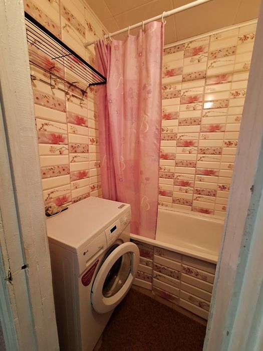 Сдам 2 комнатную квартиру район ВВИ.