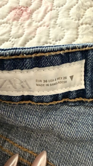 Дънки от Zara със скъсан ефект