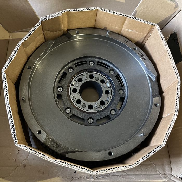 Демпферен маховик LUK - Lexus is220/is200 (XE20)