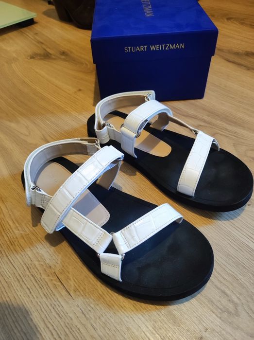Stuart Weitzman бели кожени сандали