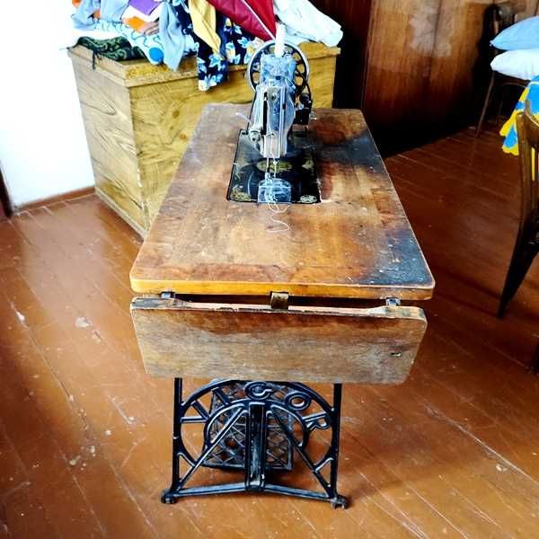 Ретро шевна машина-масичка