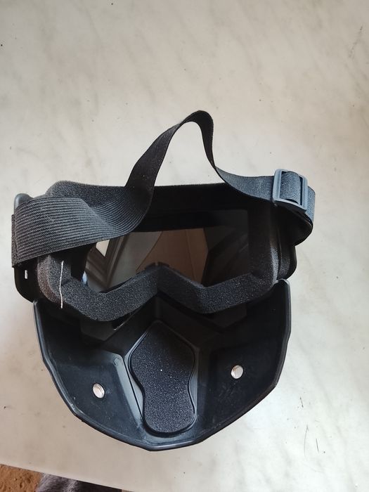 Каска мен очки скутерге