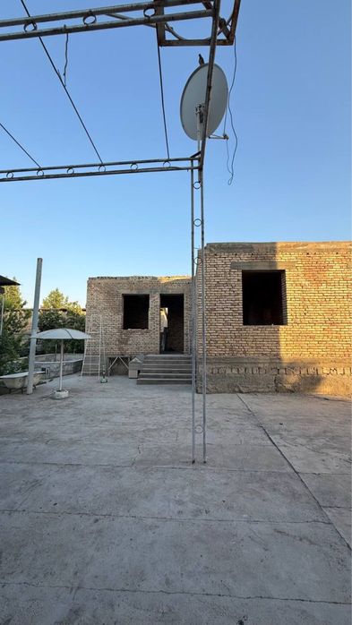 недостроенный дом, тугалланмаган ховли жой