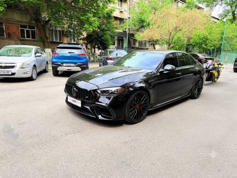 Mercedes-Benz c63 e performance
