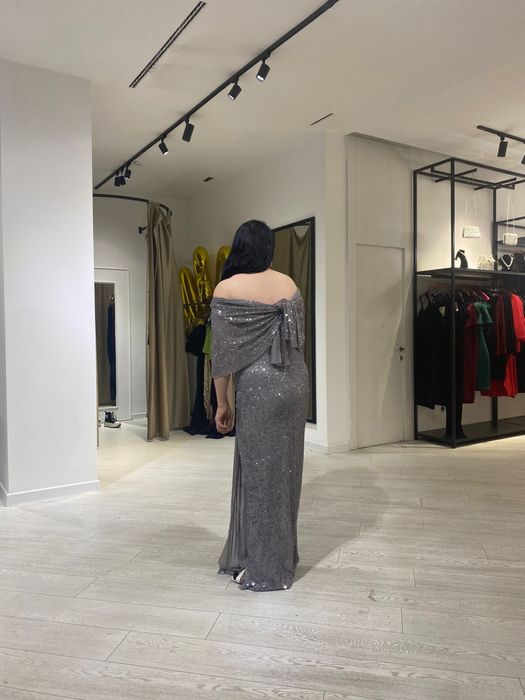 Платье серебристое Нарядное