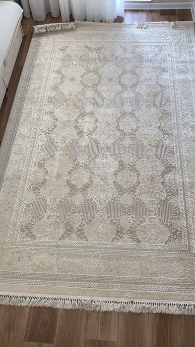 Ковер в идеальном состоянии шерстяной ( размер 2х3)