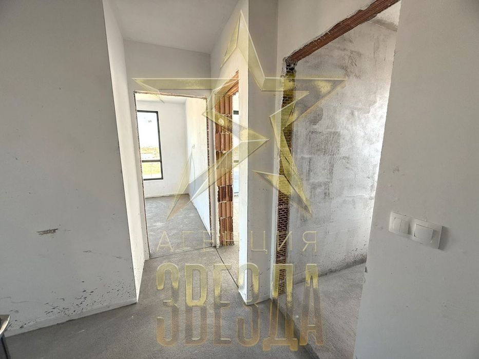 Продава се Тристаен апартамент в с. Белащица, Област Пловдив - 108 кв.м за 1200 €/кв.м - Снимка #2