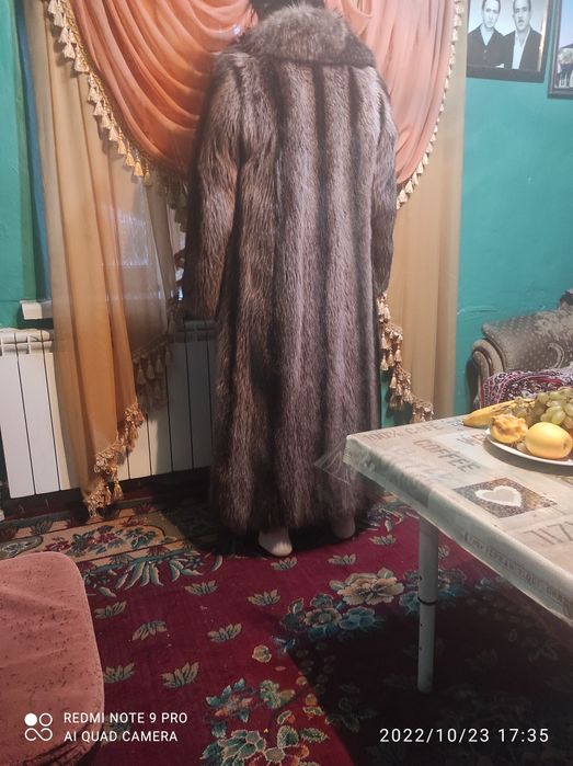 Шубу енот продам срочно