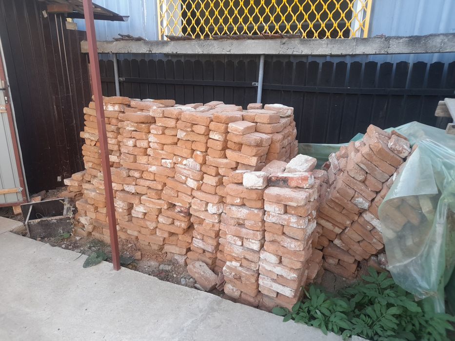cărămidă roșie plina rezultata din demolari