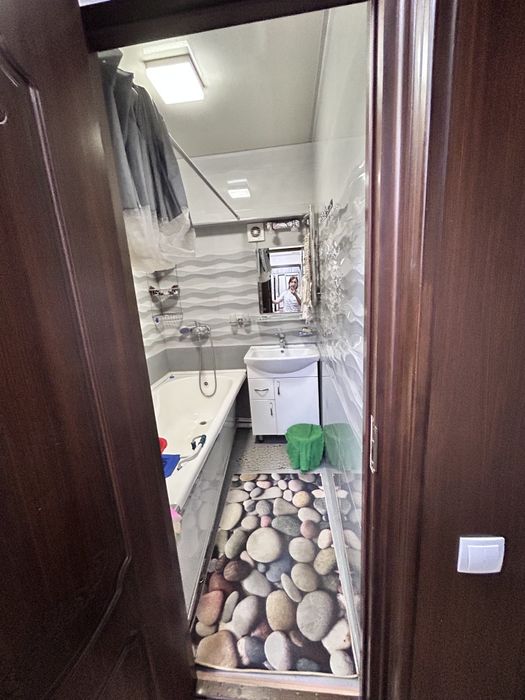 Продаю квартиру. Квартира сотилади бодомзор масжит юи енида.