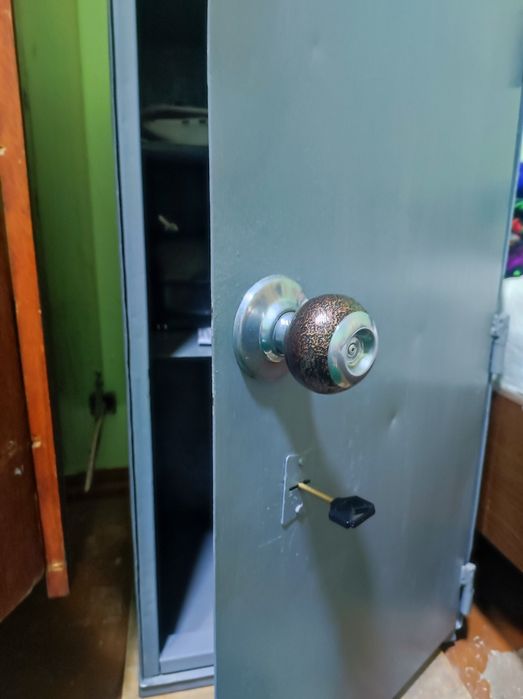 Seyf qalin 3 xonali zamogi yangi
