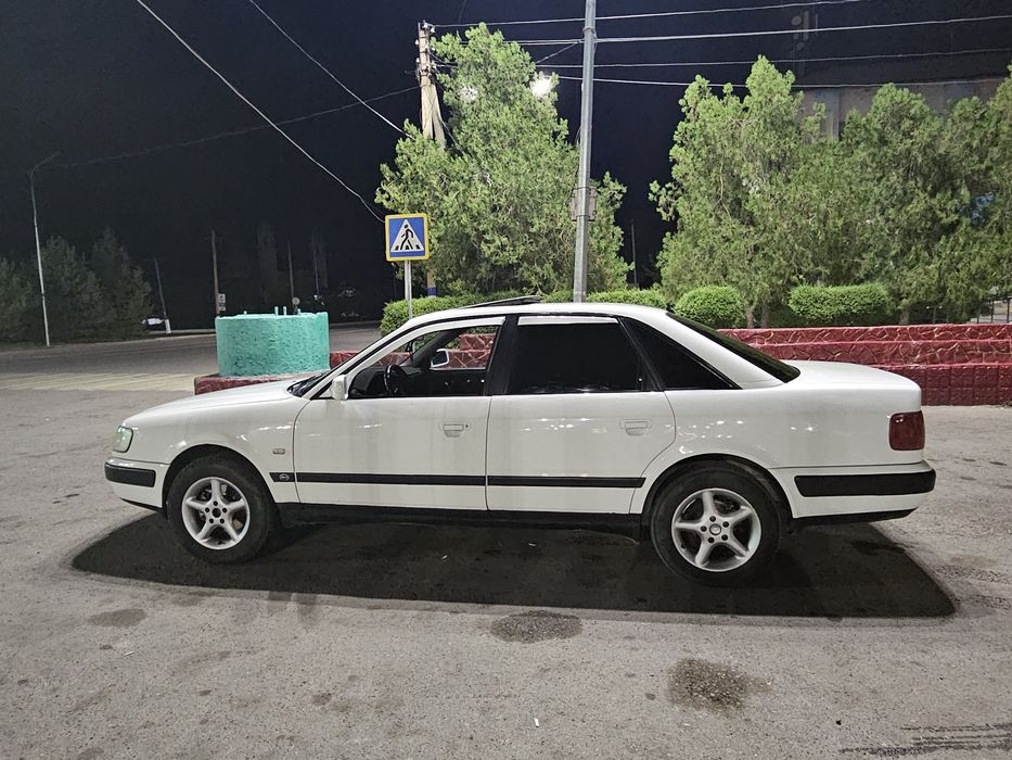 Автомобиль Ауди С4