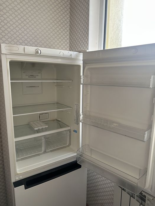 Холодильник 2-х камерный. Срочно