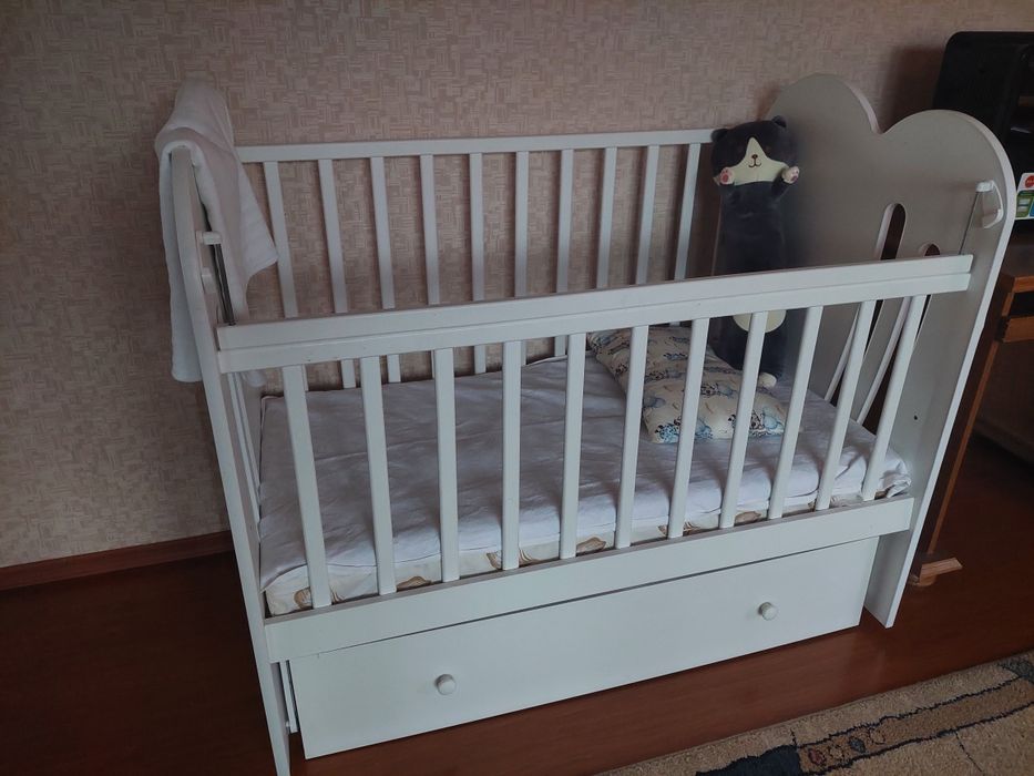 Манежи, кроватки 2 штуки