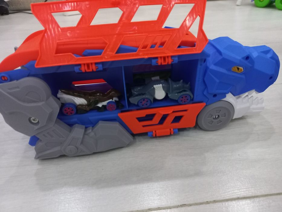 Гараж Дино с 3 машинками