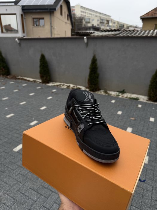 Adidasi LV, marimea 41, Livrare verificare 24 ore