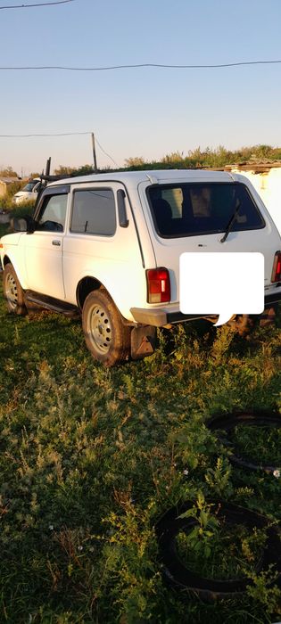 Продам ниву ЛАДА 21214