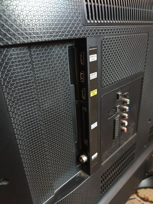 Televizor Samsung LED, UE40J5100aw,ecran fisurat