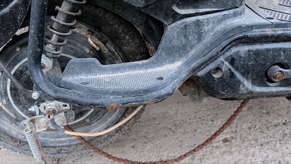 электро мопед на батарее