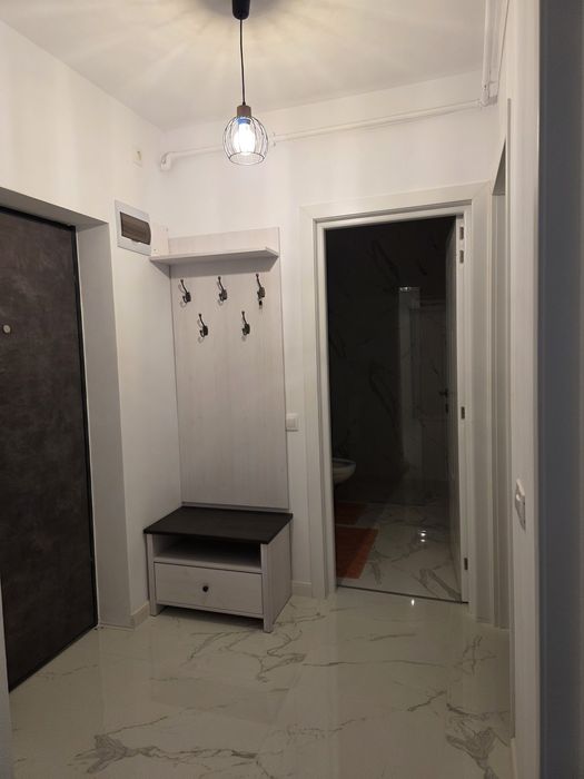 Inchiriez apartament