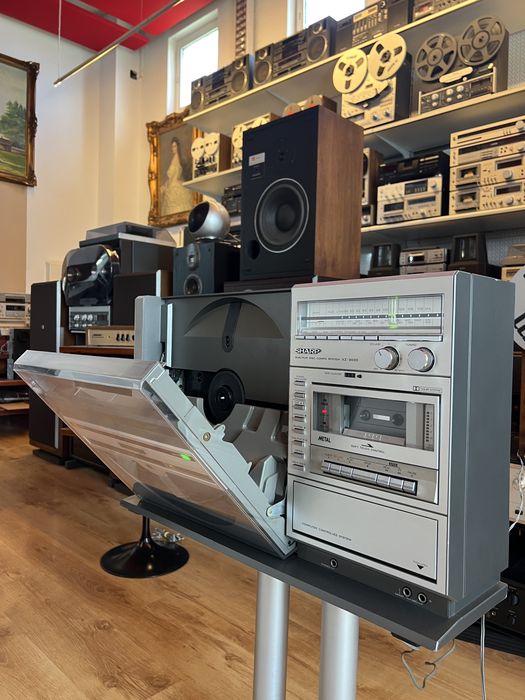 Sharp VZ-3000 – Sistemul audio cu pickup vertical, deck și radio, care redă automat ambele fețe ale vinilului