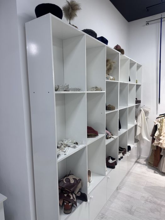 Шкаф, маникен, тумбочка