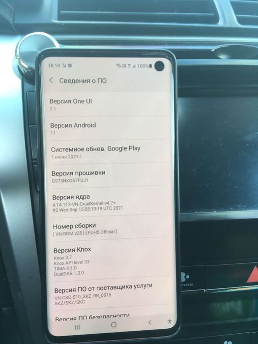 Телефон Samsung S10