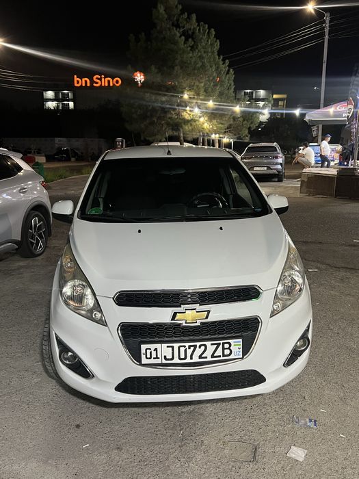 Chevrolet spark.