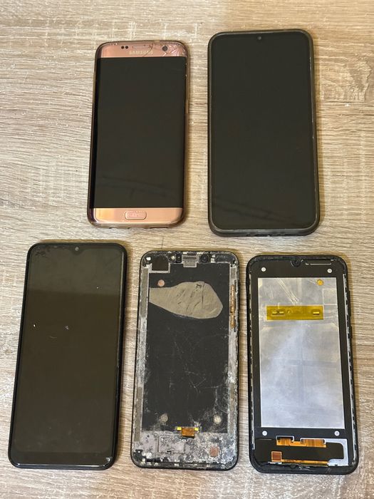 Телефони за части