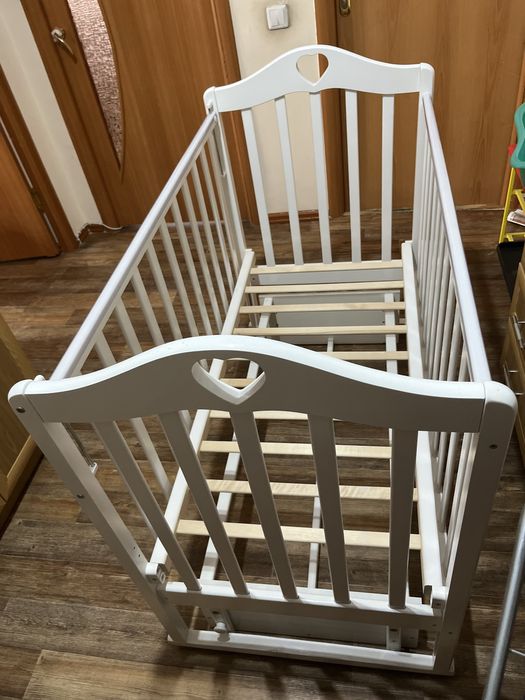 Кроватка с маятником