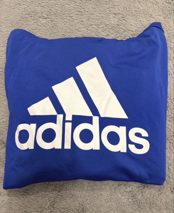 Hanorac adidas.