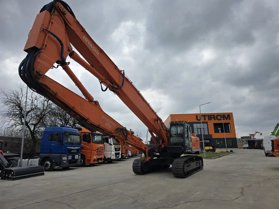 Hitachi EXCAVATOR PETRU DEMOLARI brate la 21m, 37t, 3 brate, cupla rapida, inst picon, inst rotire, 8.209h, ZX350-3, an 2006, senile 70% bune, AC, computer 96900 EUR+Tva