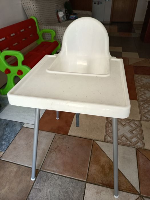 Vând scaun de masă bebe model  Ikea,poartă de siguranță  copii, ambele in stare bună, preț 70lei cări  siguranță copii,
