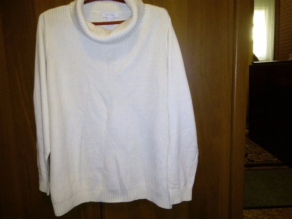 свитер привозной с Дубаев новый