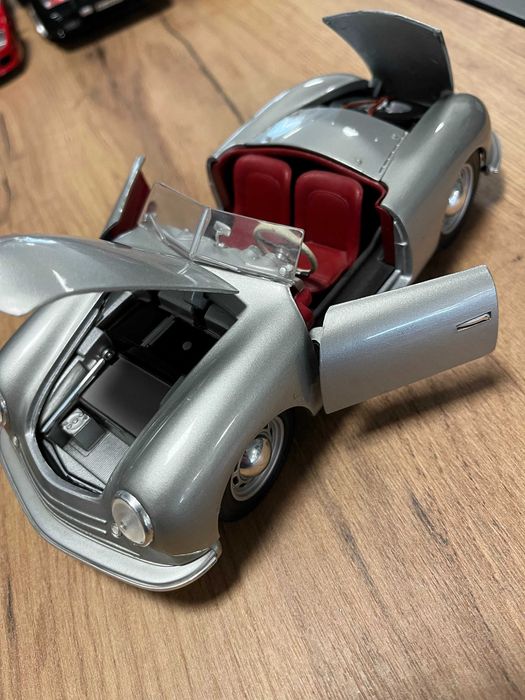 Метална колекционерска количка  модел PORSCHE 356A Cabrio 1960 1:18