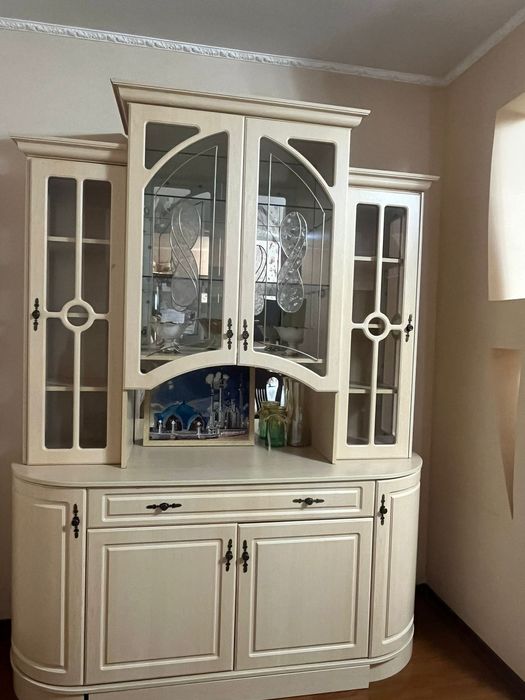 Продам буфет, сервант