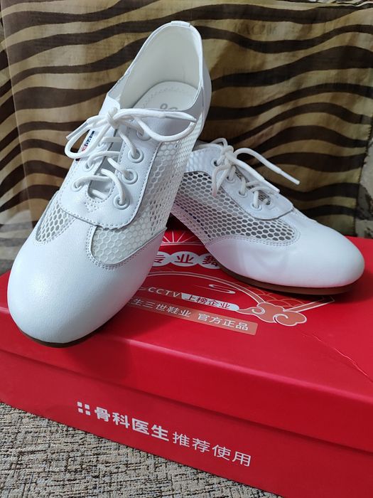 Продам туфли новые