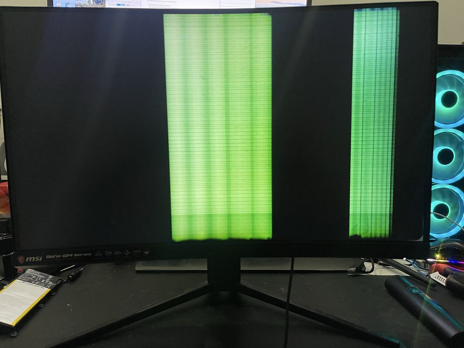 Monitor Gaming Curbat MSI Optix G24C4 144Hz - cu defectul din poze