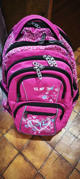 Продавам училищна детска раница.