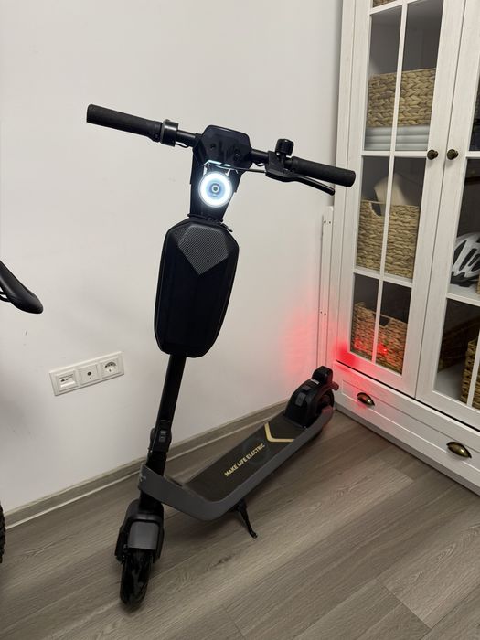 Vand Tronineta NIU KQI2 Pro aproape ca noua