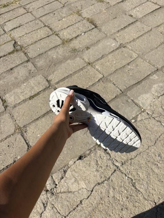 Nike Tn black and white