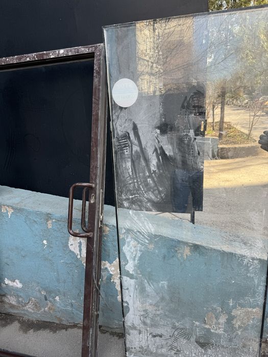 Продам витражную дверь