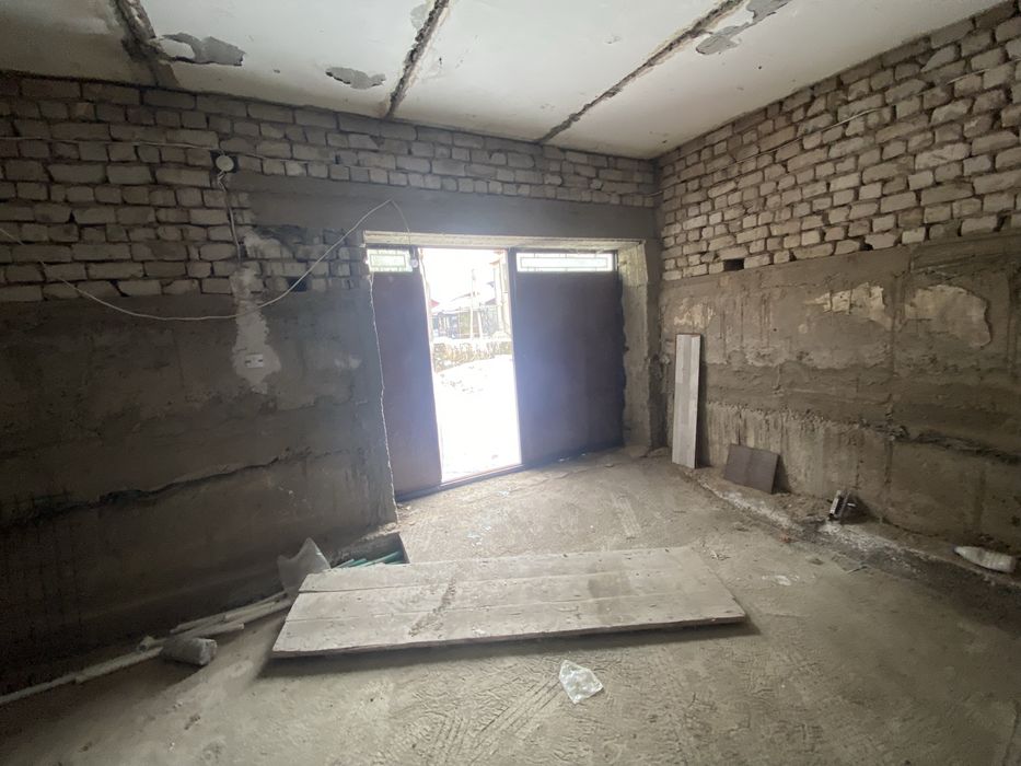 Urganch Shahrida Ray Sentir bozor yonida 80 kv garaj Arendaga bariladi