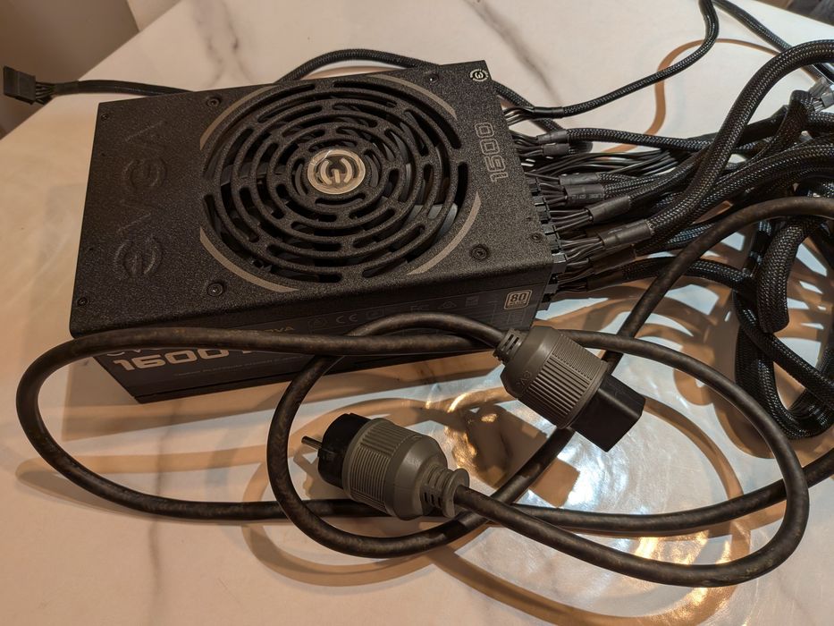 EVGA SuperNOVA 1600 P2 – 1600W, 80+ Platinum, Modulară Completă