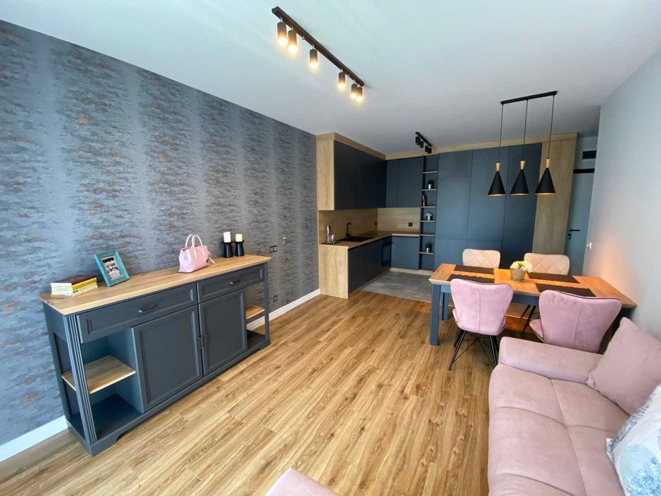 Продава се Тристаен апартамент в София, Толстой - 95 кв.м за 1379 €/кв.м - Снимка #2