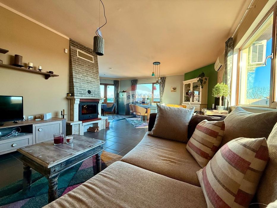 Самостоятелна къща с три спални, двор и камина за продажба, Балчик, Я