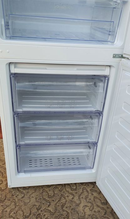 Хладилник Веко RCSA 330K30W 186см