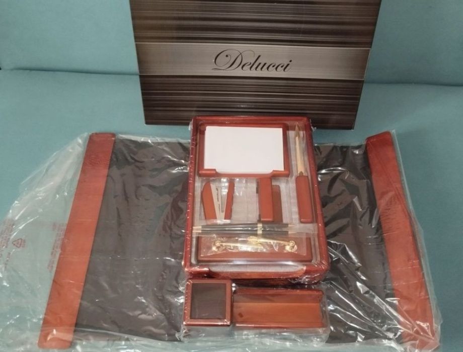 Продаается настольный набор