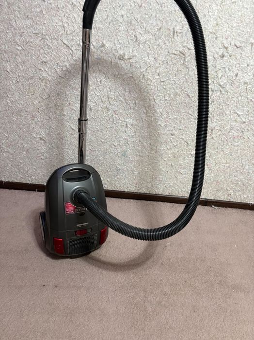 Пылесос REDMOND 800.000