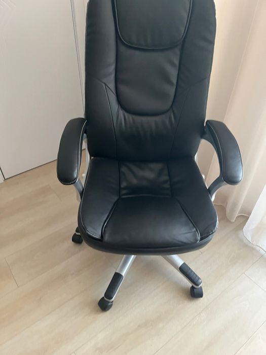 Черен офис стол фирма Xora